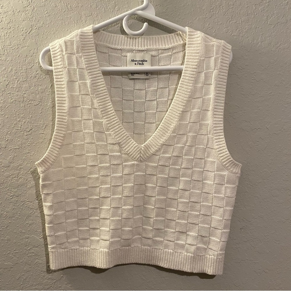 Abercrombie & Fitch Cream Checkered Knit Vest
